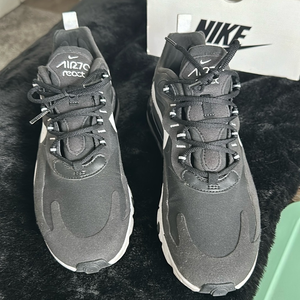 NIKE AIR MAX 270 REACT BLACK & WHITE